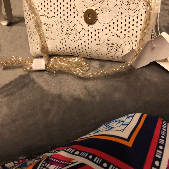 White Crossbody Bag w/ Gold Chain-Vegan - Picture 6 of 8